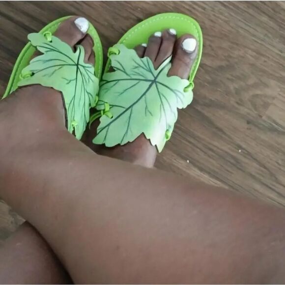 Gorgeous green leaf sandals sz 11 - Picture 3 of 5
